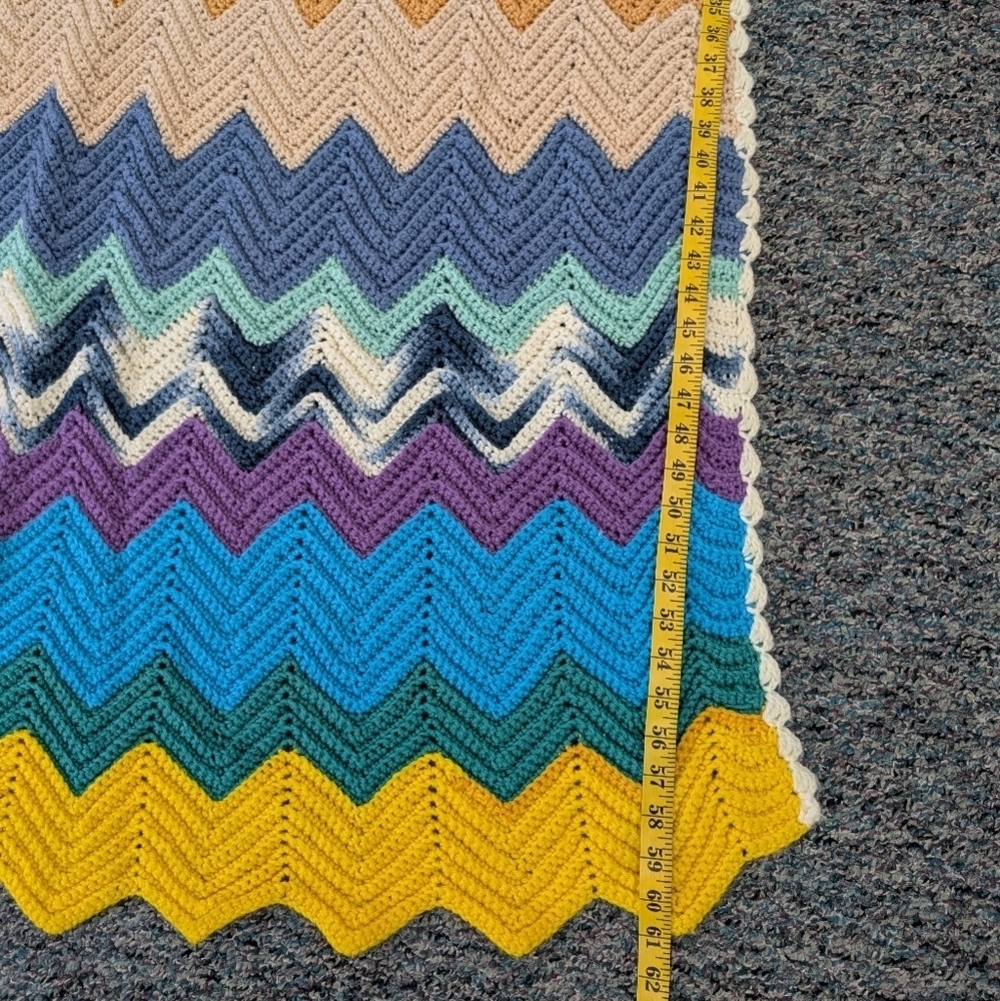 Vintage Handmade Zig Zag Large Colorful Afghan Throw Blanket - Picture 4 of 7